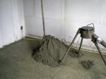 Speciemortel voor de cementdekvloer wordt kant-en-klaar ter plekken gemaakt automatisch verpompt naar de werkvloer. 