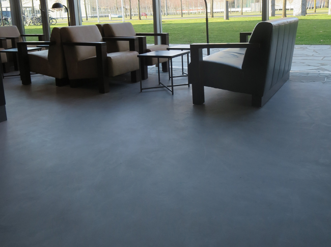 Robuuste betonlook - Ventiaans woonbeton - High Tech Campus Starbucks Eindhoven #woonbeton #berkersvloeren #gietvloeren #betonlook